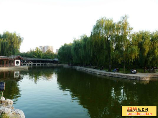 关兴附近景点团结湖