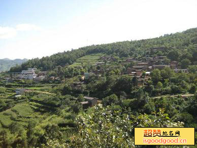 北疆附近景点三合村