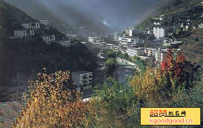 太阳谷附近景点龙绒寺