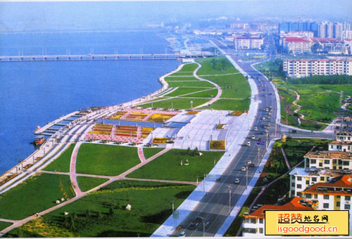 掌子沟附近景点滨河大道