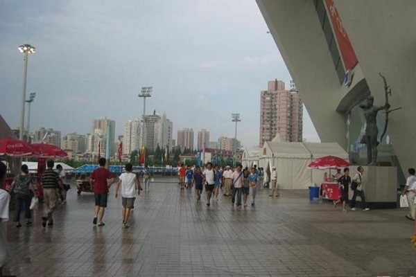 上海八万人体育场旅游攻略
