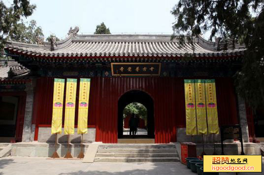 旗下营附近景点卧佛寺