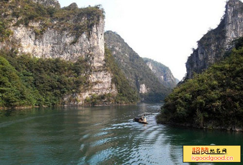 木贾附近景点鲁布格深谷湖