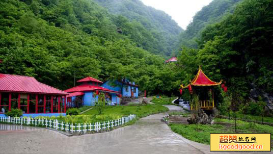 桦树附近景点金银峡