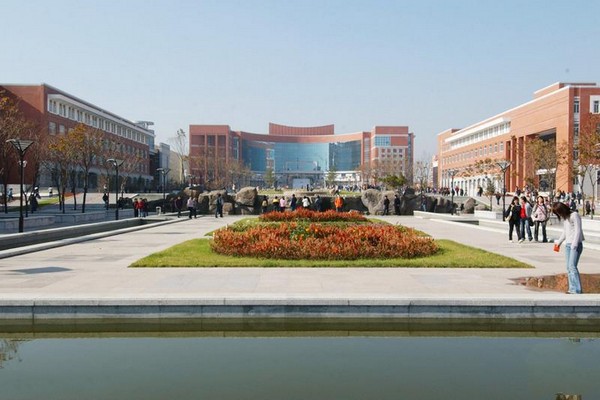 东北师范大学旅游攻略