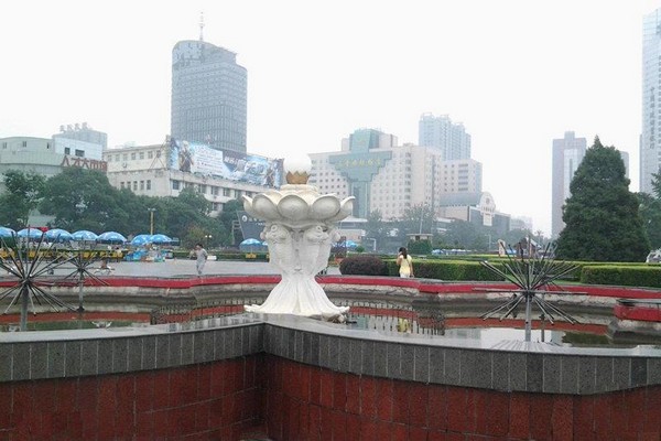 太原五一广场旅游攻略