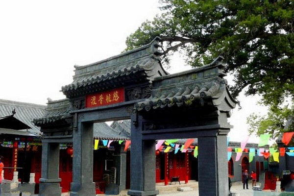 平定冠山森林公园旅游攻略