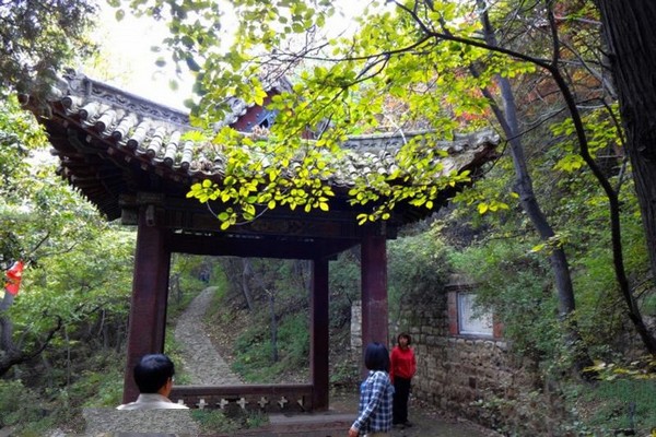 平定冠山森林公园旅游攻略
