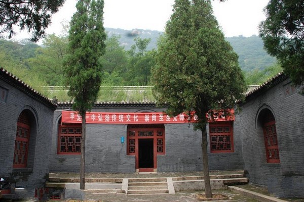 平定冠山森林公园旅游攻略