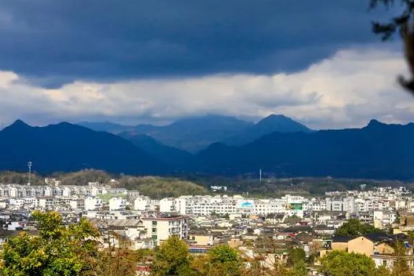 东岳山图片