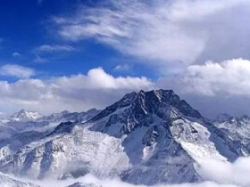 三奥雪山