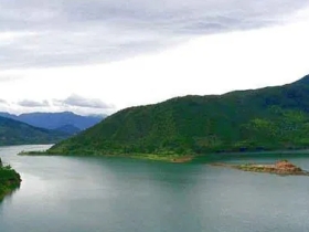 五府山