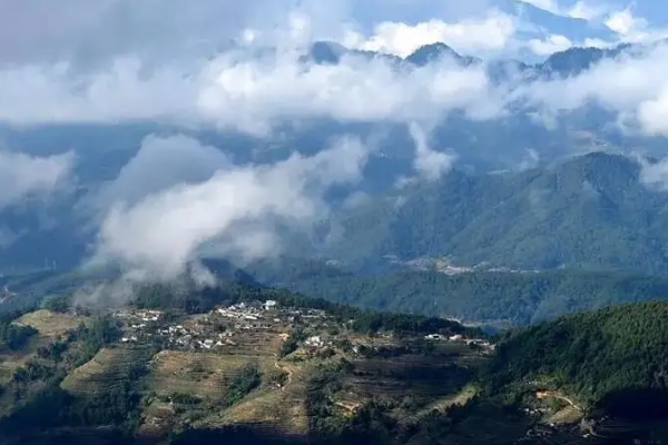 六诏山图片