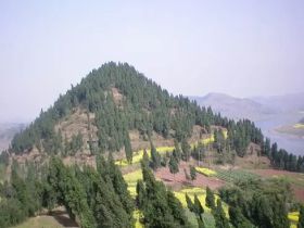 八濛山