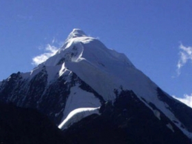 勒多漫因峰