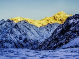 半脊峰