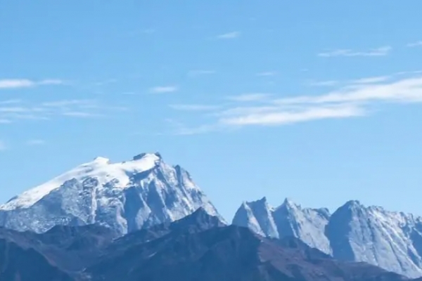 哈巴雪山图片