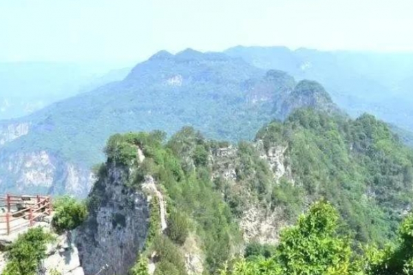 天险山图片