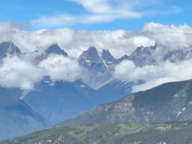 察里雪山