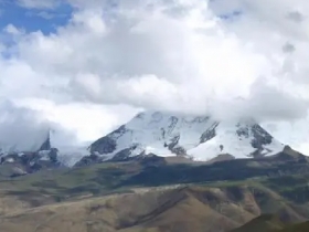 库拉岗日雪山
