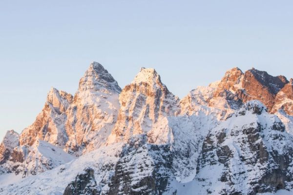 巴拉格宗雪山图片