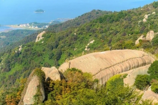 巨石山图片