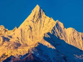 巴拉格宗雪山
