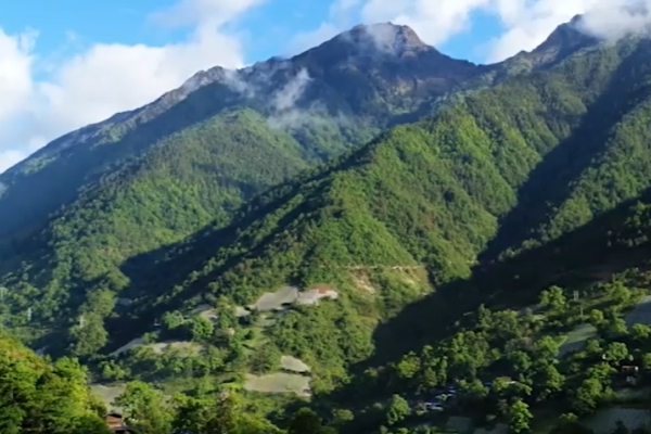 怒山图片