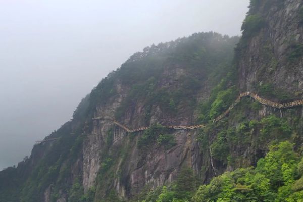 明月山图片