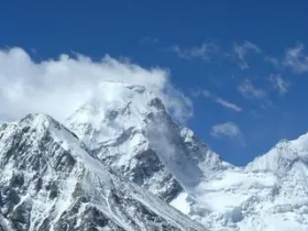 普莫里峰
