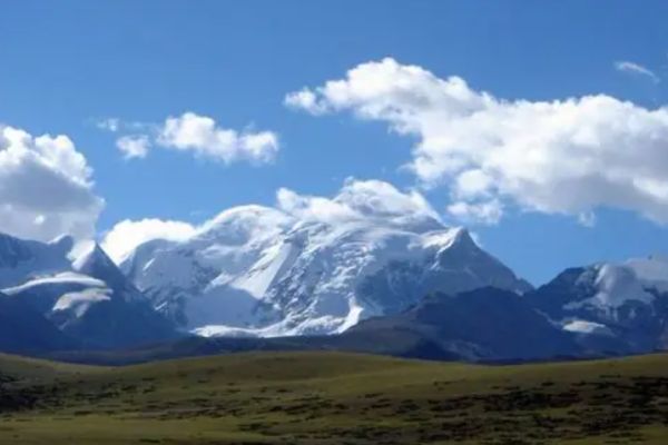 格拉丹东雪山图片