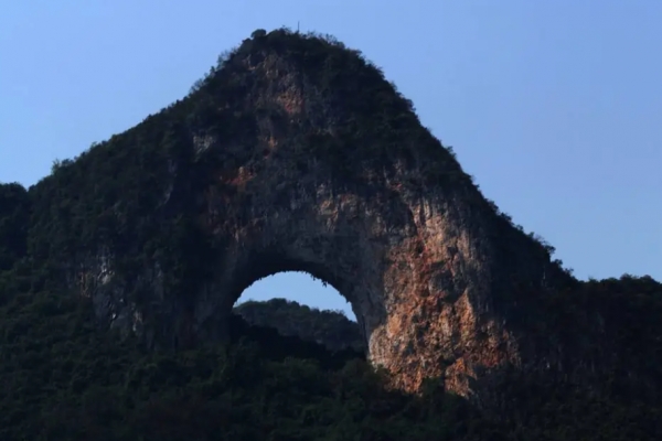 月亮山图片