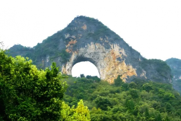 月亮山图片