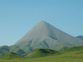 瓦彦山