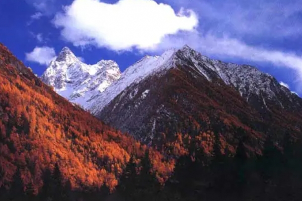 皇冠峰图片