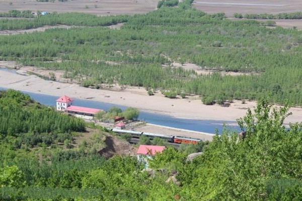 齐齐哈尔蛇洞山风景区旅游攻略