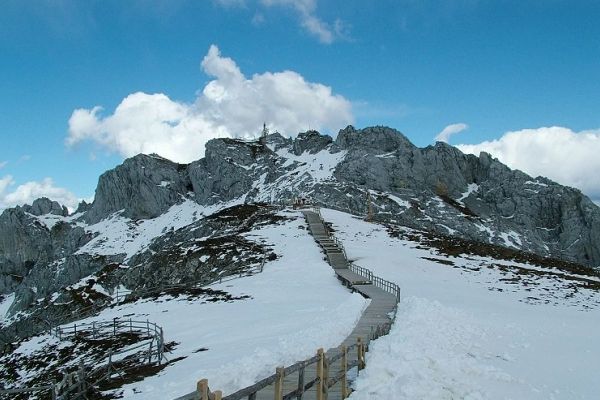 石卡雪山图片