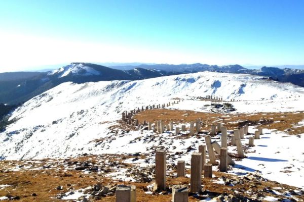 石卡雪山图片
