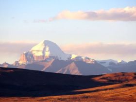 神山冈仁波齐峰