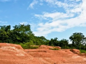 红石山