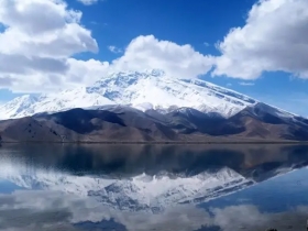 苏拉木塔格峰