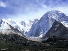 阿克塔什峰
