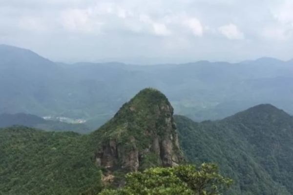 鸡枕山图片